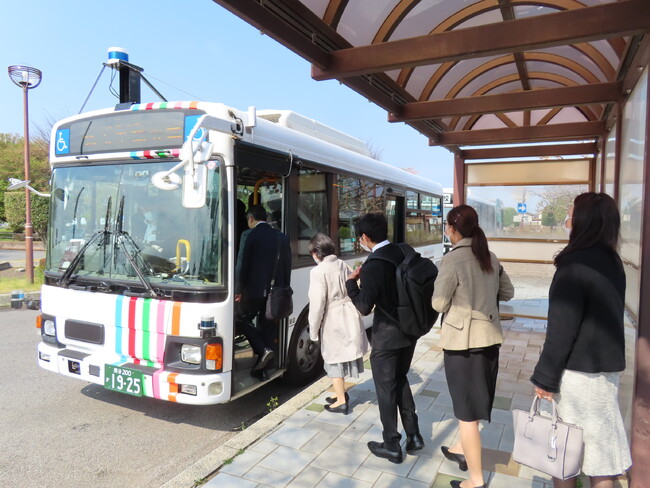 埼玉工大、入学式で自動運転スクールバスを2年連続で運行　～新学期から、自動運転スクールバスの運行を増加し、AI技術の応用を体験する機会を拡大～