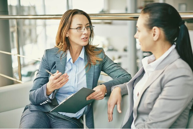 100人の男女に聞いた「自分自身に求める英語のレベル」のアンケート結果。日常会話ができる程度を求める声がダントツ1位に。