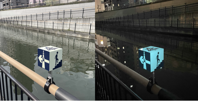 空中に浮かぶ立体キューブ。水面に東京スカイツリー(R)︎が映る遊歩道で高輝度蓄光サインがエスコート