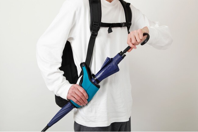 ワイドでコンパクトに！入れるだけで傘の雫をふき取る傘ホルダー「かさモンM2」わくたんにて新発売
