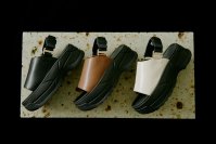 フットウェアブランド「SHAKA」から高級感のある厚底サンダルVACAY CHUNKYが登場　ヒールパーツのゴールドがアクセント
