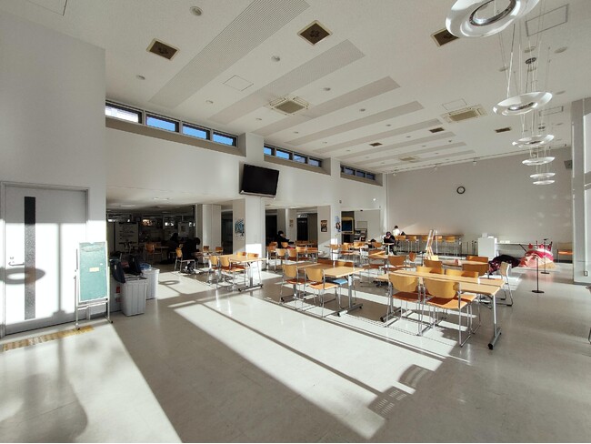 富山大学「学生会館ラウンジ」が愛称「スギノマシンラウンジ」へ！
