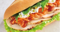 和風とスパイシー、選べるおいしさ！　てりやきチキンのミラノサンドが新登場　ドトールコーヒーショップで4月25日発売