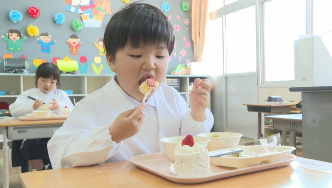 キスケグループ、地域貢献活動を通じて離島の小学校にカットケーキを寄贈【愛媛県・今治市・シャトレーゼ今治駅前店】