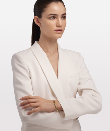 “FURLA (フルラ)” から、ヨーロッパ産のクリスタルが輝く新作ジュエリー「FURLA STUDS」が4月19日(金)に発売します。