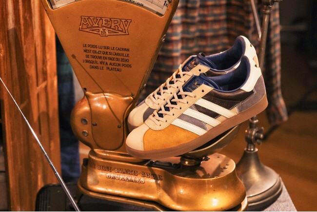 adidas Originalのatmos最旬別注が登場“継ぎ接ぎ”をデザインに取り入れたアーティスティックなGAZELLE 85