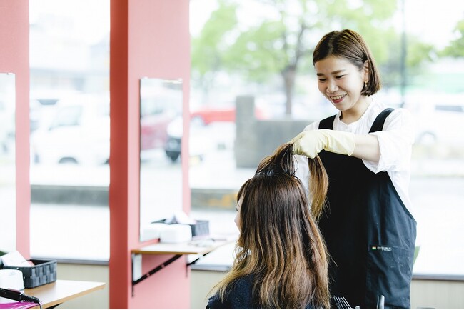 短時間・低価格で髪染めが出来るヘアカラー専門店「カラープラス」が2024年4月13日（土）に岐阜県羽島郡にオープン！全体染め・根元染めが【1,100円】で体験できるオープニングキャンペーン実施