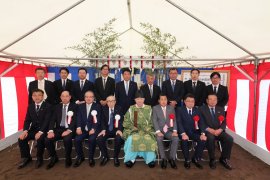 ▲芝山町田園型居住地創出拠点整備事業造成工事 地鎮祭集合写真 ▲芝山町田園型居住地創出拠点整備事業造成工事 地鎮祭集合写真