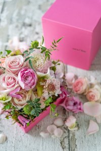 フラワーショップ Jardin du I'llonyから母の日のための限定ギフト「ナチュールキューブ」販売開始　～今までにない“自然の庭”をご自宅で感じられる新デザイン～