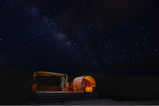 【星野リゾート　リゾナーレ小浜島】壮大な天の川の下で行う本格的なサウナ体験「ティンガーラサウナ」開催｜期間：2024年6月1日～8月31日