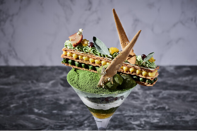 新緑の季節にふさわしい抹茶スイーツ　「抹茶と柚子のミルフィーユパフェ」と「あんバターサンドの抹茶＆ほうじ茶パンケーキ」が登場