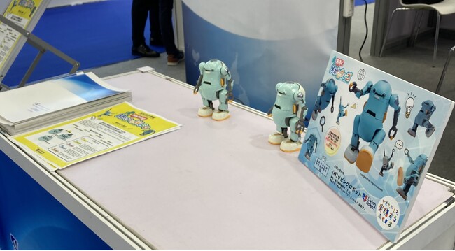 【展示会参加報告】二足歩行パートナーロボット「あるくメカトロウィーゴ」を、シンデン・ハイテックス株式会社の協力により、中国のセンサー産業専門の大規模展示会で紹介。