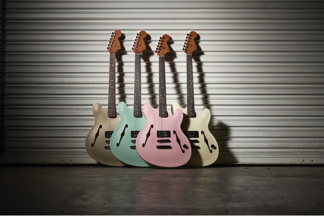 ポップパンクのアイコン、トム・デロングを称えるシグネイチャーモデル第2弾『Tom DeLonge Starcaster(R)』2024年4月17日（水）世界同時発売