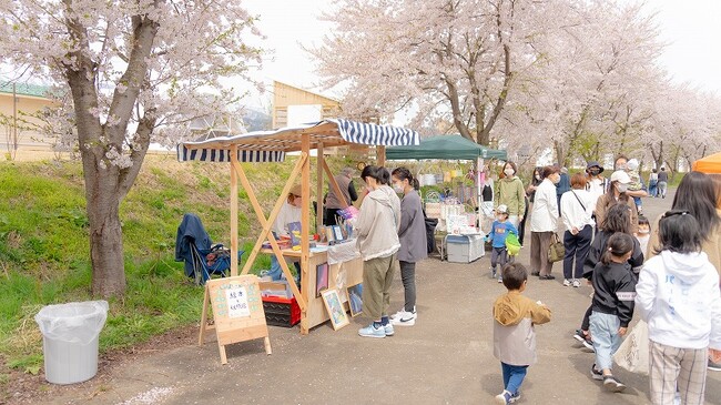 春の恒例イベント！4月20日、花咲く春の地域合同マルシェ『さくまる』が村山市の体験型グランピング施設yamagata glamにて開催！