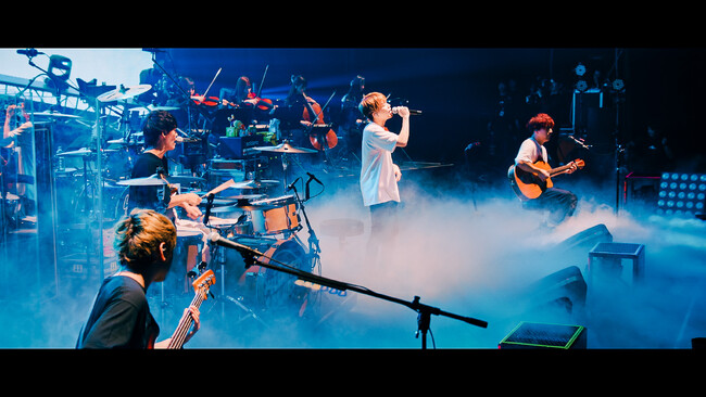 04 Limited Sazabys、本日発売の日本武道館公演2Days映像作品よりストリングスと奏でた「Re-swim」ライブ映像を公開
