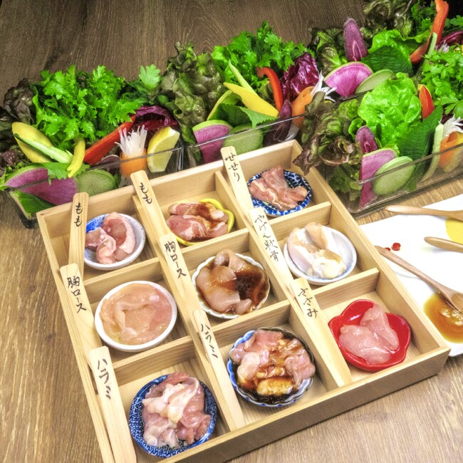 池袋のとり焼肉とタッカンマリ店の「さえずり」が新たにサムギョプサルと黒毛和牛も取り入れて「やさい巻き焼肉とタッカンマリ。さえずり」として 4月19日にリニューアルオープンします。