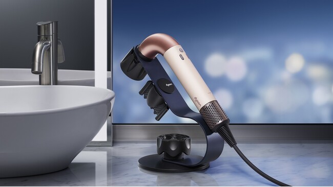 自由自在な操作性*1を実現する、ダイソン最軽量*2「Dyson Supersonic r(TM)ヘアドライヤー」が世界に先駆けて日本だけで登場。