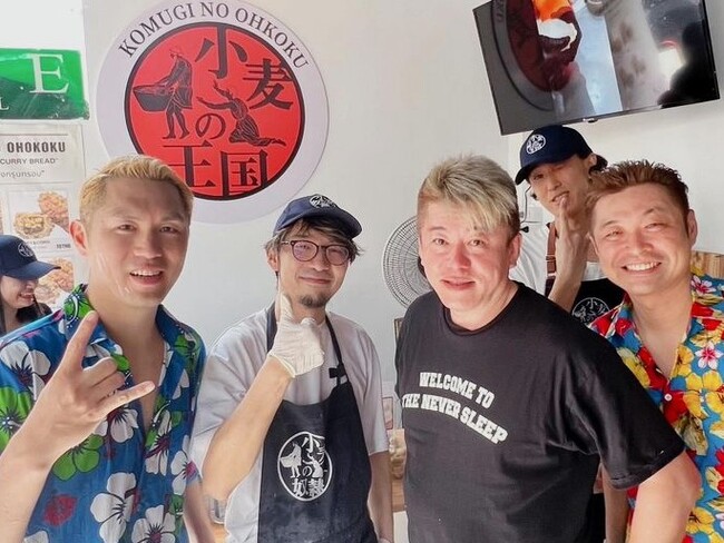 ついに海外進出！ホリエモン発案エンタメパン屋「小麦の奴隷」が【小麦の王国】としてバンコクに上陸！名物「ザックザクカレーパン」がタイでも話題を集める！2024年4月16日グランドオープン