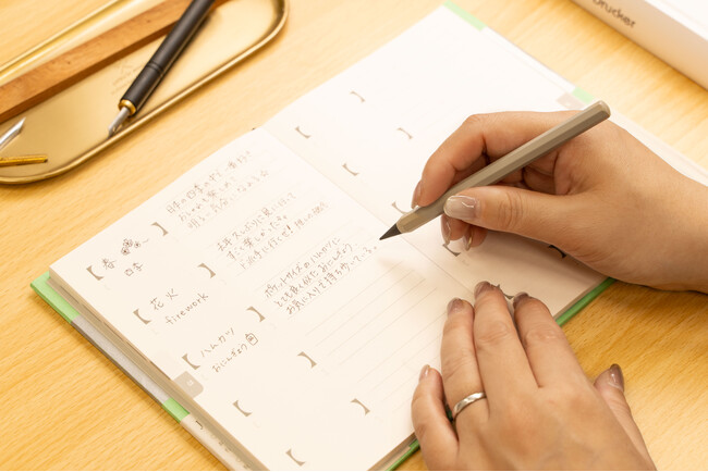駒大学生と共同開発した辞書式ノート「Jishoru」を一般発売。Makuake先行発売で目標の1577％の受注を達成。