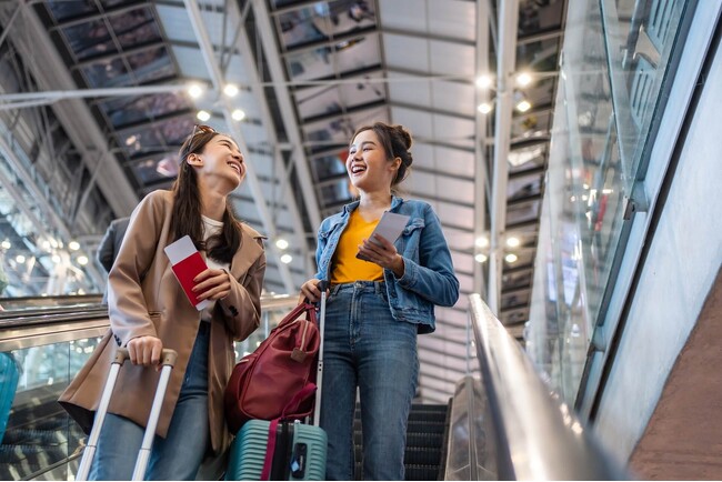 92人の男女に聞いた「英語が話せて良かったと思える時」のアンケート結果。「海外旅行」で実感する人が1位に。