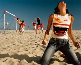 【Desigual News】デシグアルがタイラー・マクギリヴァリーとパートナーシップを結びデシグアルの歴史を振り返る新コレクションを発表！