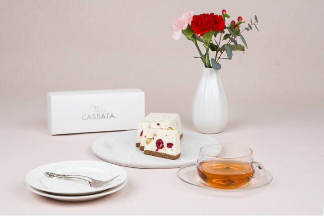 【母の日ギフトに】イタリアンチーズケーキ”カッサータ”専門店 This is CASSATA. はお花の定期便ブルーミ―のミニブーケとカッサータのセットを販売