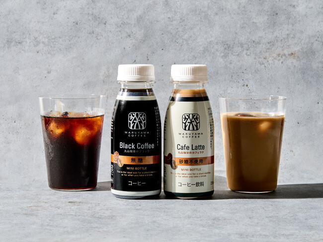 コーヒー本来のほのかな⽢みとすっきりとした後味の「丸山珈琲のブラック」、なめらかな口あたりとコク深い味わいの「丸山珈琲のカフェラテ」4月22日（月）新発売