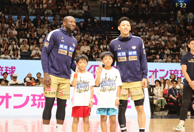 ララゆめ20年 最後の夢　全国2,111件の応募から選ばれた少年2人の夢　『琉球ゴールデンキングスの選手に会いたい！』 が試合会場で実現！