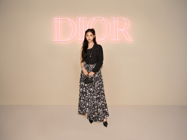 【DIOR FINE JEWELLERY】NewJeansのHAERINが新作の「エトワール デ ヴァン」を着用