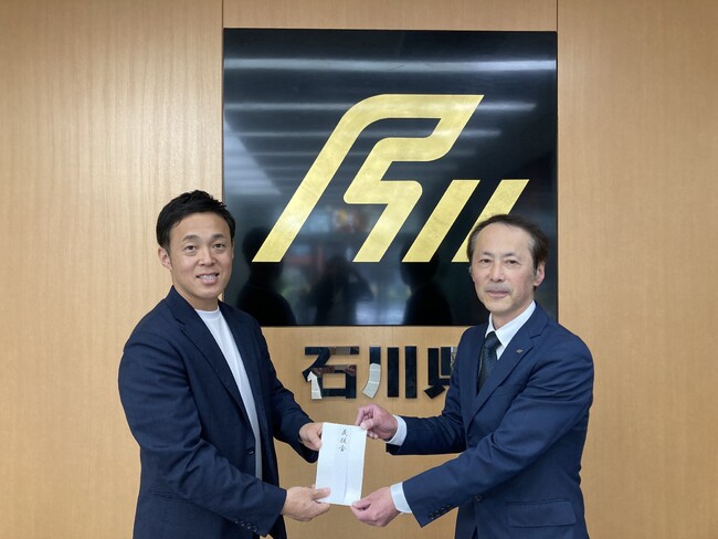 4月になんば広場で開催された「復興桜祭り」を通じて信和グループは石川県へ義援金3,274,532円を贈呈しました。