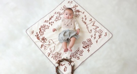 愛おしい日々とともに 赤ちゃんのマンスリーフォトに使えるおくるみなど 赤ちゃんのための「1秒タオル」新商品を発売 愛おしい日々とともに 赤ちゃんのマンスリーフォトに使えるおくるみなど 赤ちゃんのための「1秒タオル」新商品を発売