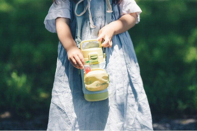 【子どもの水分補給と水筒に関する調査】学校での熱中症対策では水やお茶を入れたマイボトルの持参が約6割と最多。大容量ボトルの持参も増える一方で、半数以上の子どもが水分補給を実践できていない！？