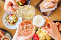 【ニュースレター】【関東店舗限定】多彩なアルコールメニューが何杯でも半額！５月１７日（金）から『ほろよい祭』を３日間限定で開催ビール樽生管理“Sランク”を取得した自慢の「生ビール」などをご用意