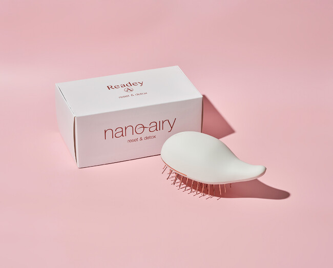 母の日のプレゼントにもぴったりな、とかすだけで瞬時にサラサラになる電動ヘアブラシ Readey -リアデイ- がPLAZA NEWSSTAND赤坂店にて5/1-5/16までに期間限定販売決定！
