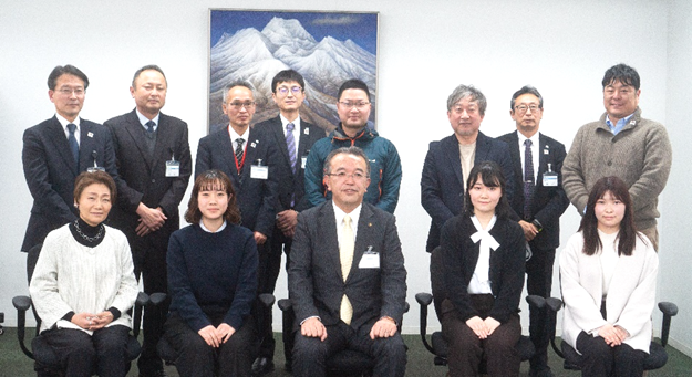 【国際自然環境アウトドア専門学校】アウトドアビジネス学科の学生を含む企画チームが、産学連携企画である「妙高はねうまイノベーションカレッジ」の企画コンペで優勝！妙高市長に向けてプレゼンテーションを実施。