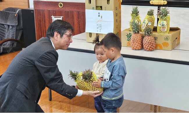 山口県内児童養護施設へ台南市産パイナップルを寄贈するお手伝いをしました
