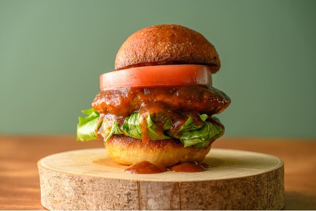 1日50食限定！21世紀の至福の贅沢バーガー3種が登場！太陽の日差しが嬉しい「神戸北野テラス」のテラスで！テイクアウトでピクニックに！