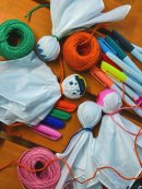 ▲晴れを祈願する“てるてる坊主”を制作しよう! ▲晴れを祈願する“てるてる坊主”を制作しよう!