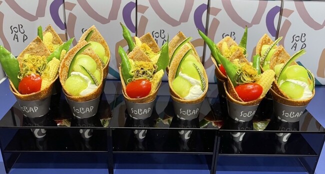 【新商品リリース】話題の有名シェフ監修クレープ店『SOBAP（ソバープ）グランスタ東京店』より、夏の新商品「 メロンとカスタード（季節のフルーツ）」「夏野菜のイタリアンミモザ」新登場！！