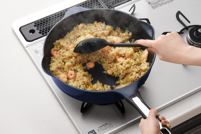 30cmのビッグサイズ！！広い底面でお料理がとってもはかどる！
