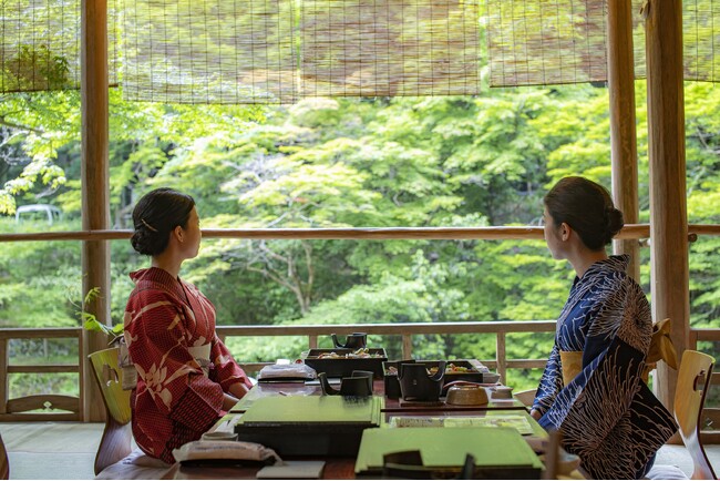 憧れの川床・納涼床で夏の涼を満喫する、粋な京都旅。貴船、高雄、鴨川　京料理の名店での夕食付宿泊プラン