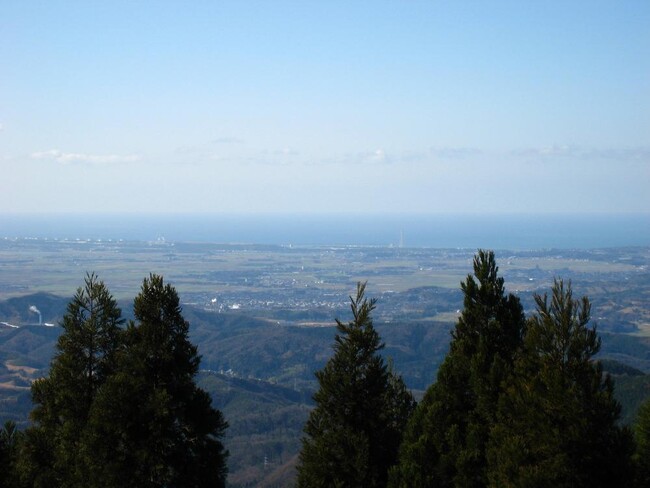 日本海や白山が望める刈安山で山開き