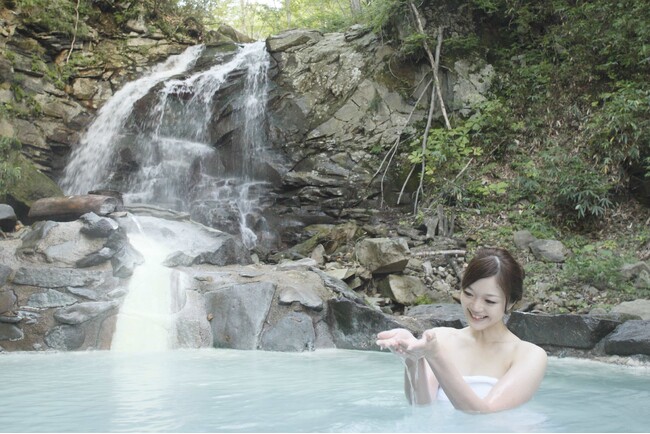 岩手県の秘湯の混浴野天風呂　網張温泉「仙女（せんにょ）の湯」今シーズンは２０２４年５月７日(火)から営業を開始します！　宮沢賢治も浸かった硫黄泉の野趣あふれる野天風呂です