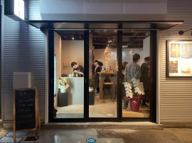 神楽坂でも目を引く店舗外観 神楽坂でも目を引く店舗外観