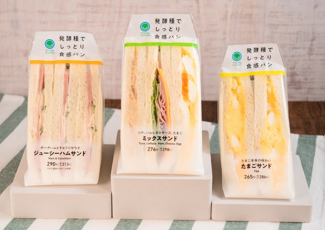 ＜ファミマルは環境にも“マル”!＞気温が上がるこれからの季節に販売が伸長する “サンドイッチ”で年間約30トンのプラ削減へ～フィルムを約14%薄くするなど環境対応～