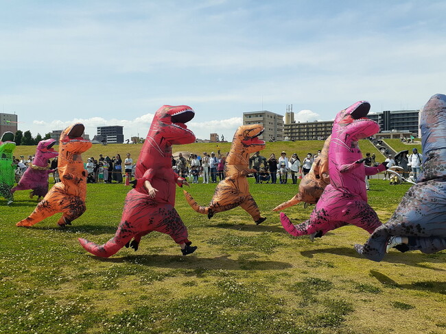 「第２回 淀川ティラノサウルスレース」開催！(淀川河川公園)