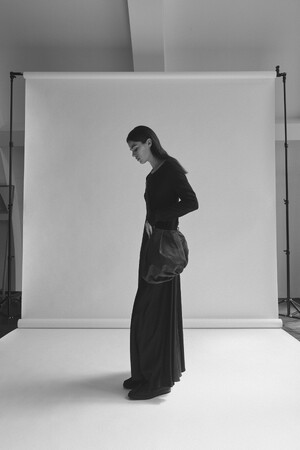discord Yohji Yamamoto、2024春夏コレクションの最新作