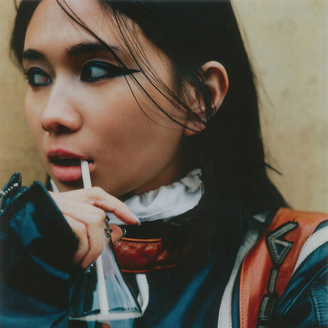 88risingの人気シンガーNIKI（ニキ）ニューアルバム『BUZZ』を8月9日リリース