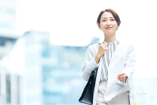 「海外で働きたいのに実現できない理由は〇〇！」海外で働きたい30代女性330名に海外進出に関する意識調査を実施