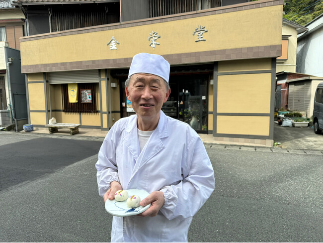 １５万株３００万輪が咲く「下田あじさい祭」開催にちなんで、地元の老舗菓子店が試作を重ねた「あじさいまんじゅう」付き宿泊プラン販売